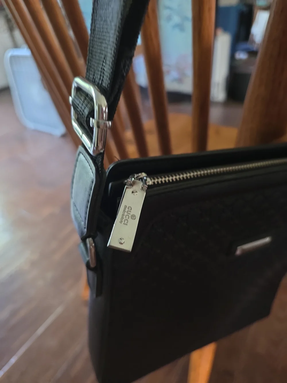 Gucci Black Embossed Leather Crossbody Bag EUC Messenger Adj Strap Italy Silver